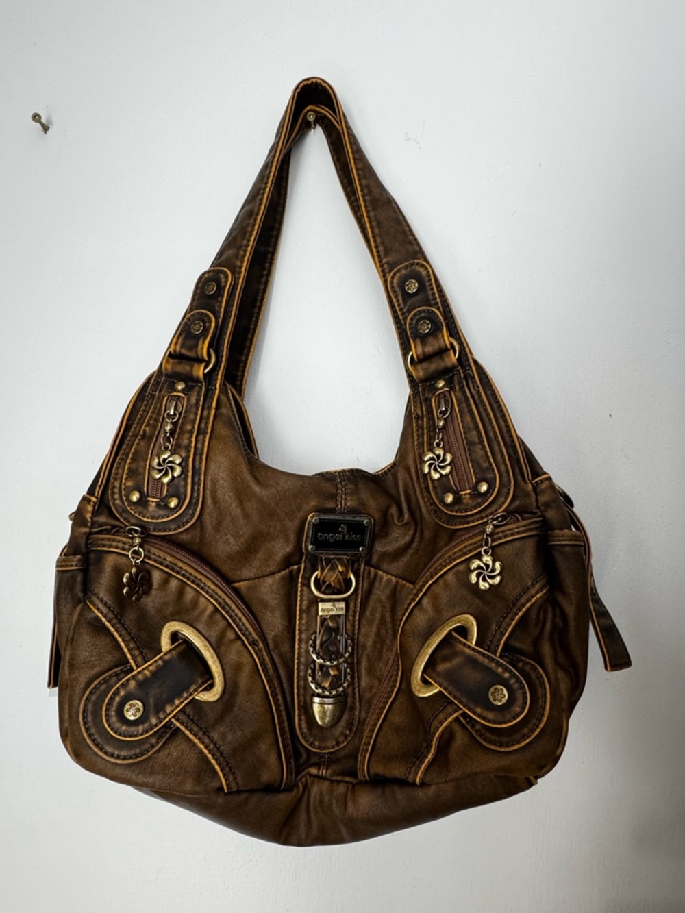 Angel kiss shoulder bag